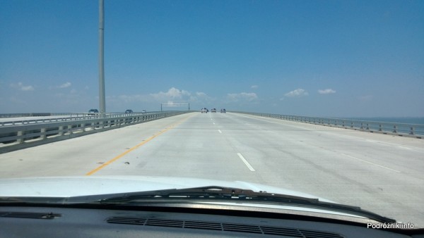 USA - okolice Nowego Orleanu - autostrada I10 na palach między Nowym Orleanem i Slidell - czerwiec 2013