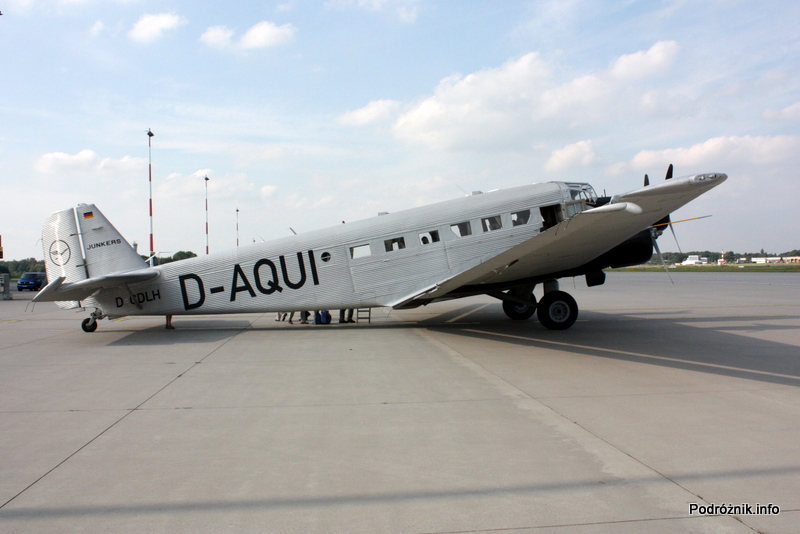 Junkers Ju52/3m - D-AQUI - D-CDLH - w całej okazałości od prawej strony