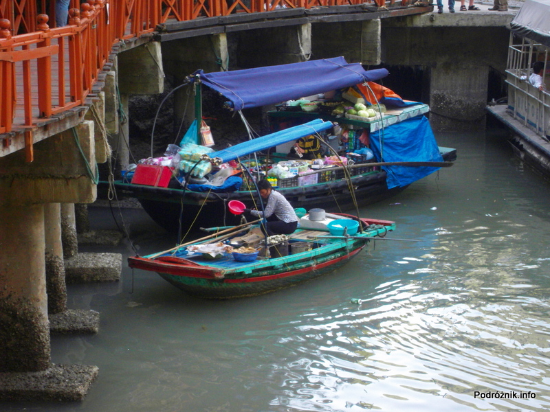 Wietnam - Ha Long Bay - maj 2012 - sklepik na wodzie
