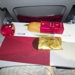 Qatar Airways - Boeing 777 - A7-BAA - posiłek na krótkiej trasie