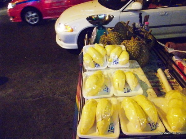 Tajlandia - Bangkok nocą - maj 2012 - durian