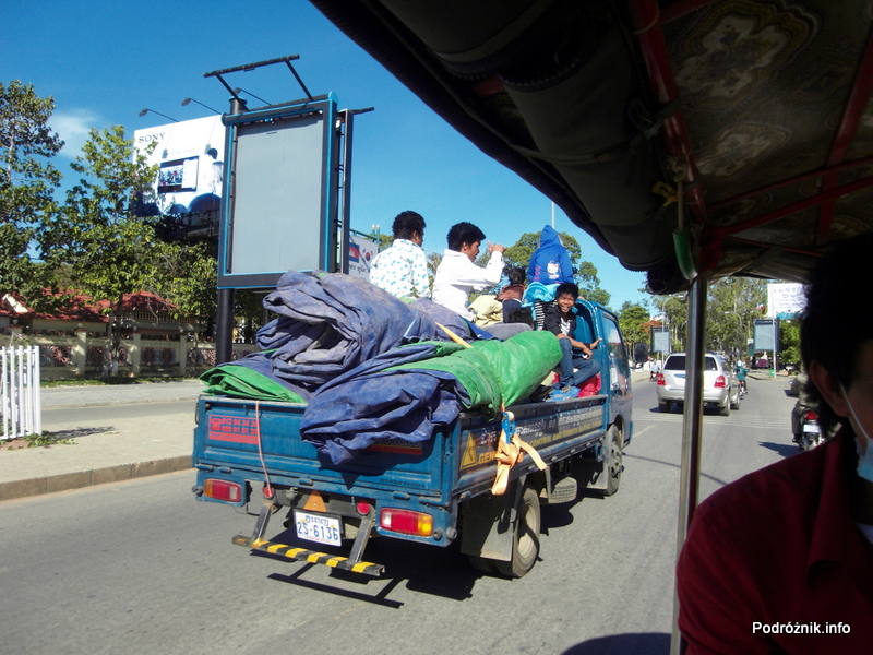 Kambodża - maj 2012 - widok z tuk-tuk w Siem Reap