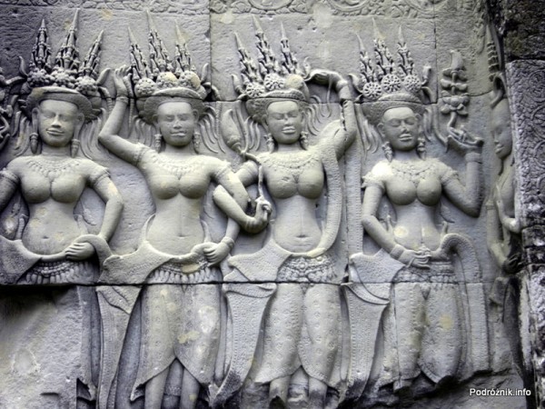 Kambodża - Siem Reap - maj 2012 - Angkor Wat - płaskorzeźba
