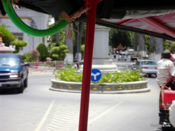 Kambodża - Siem Reap - maj 2012 - nietypowe rondo