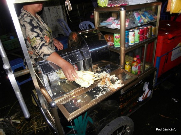 Kambodża - Phnom Penh - maj 2012 - maszyna do wyciskania soku z trzciny cukrowej