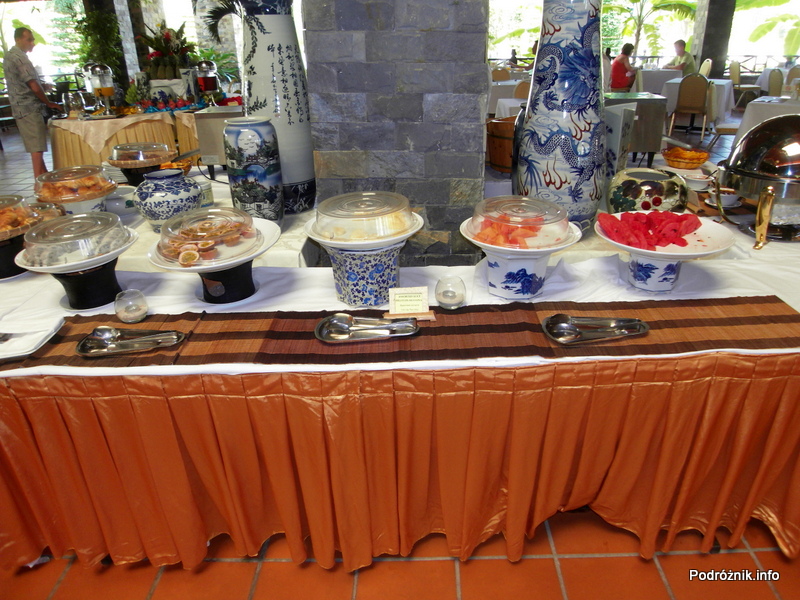 Wietnam - Nha Trang - maj 2012 - Diamond Bay Resort & Spa - śniadanie - owoce