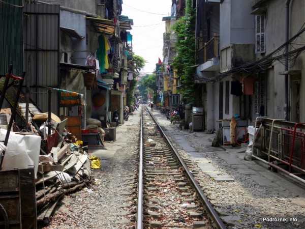Wietnam - Hanoi - maj 2012 - życie przy torach kolejowych