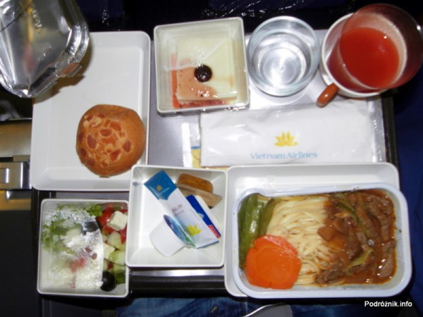 Vietnam Airlines - Boeing 777 - VN-A146 - jedzenie w klasie ekonomicznej - kolacja w stylu europejskim