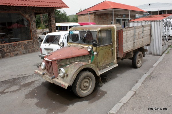 Armenia - sierpień 2012 - stara ciężarówka