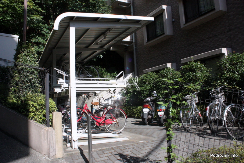 Japonia - Narita - parking na rowery pod blokiem - sierpień 2012