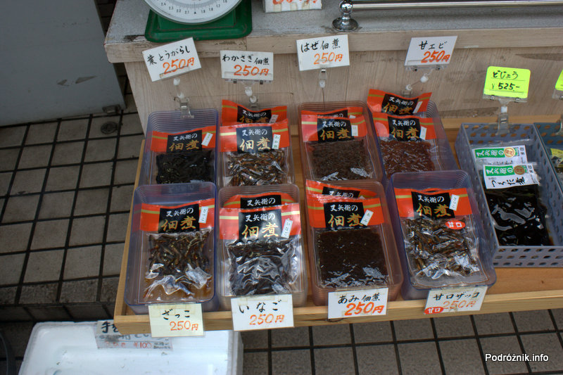 Japonia - Narita - pokarm dla rybek a może przysmak dla miejscowych - sierpień 2012