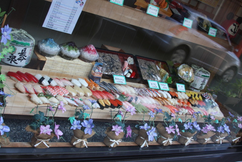Japonia - Narita - sushi - wystawa restauracji - imitacja jedzenia - sierpień 2012