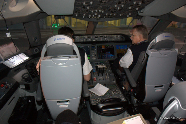 Polskie Linie Lotnicze LOT - Boeing 787 Dreamliner - SP-LRA - kokpit przed startem