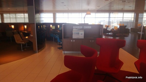 Holandia - Amsterdam - Lotnisko Schiphol - KLM Crown Lounge - stanowiska komputerowe - kwiecień 2013