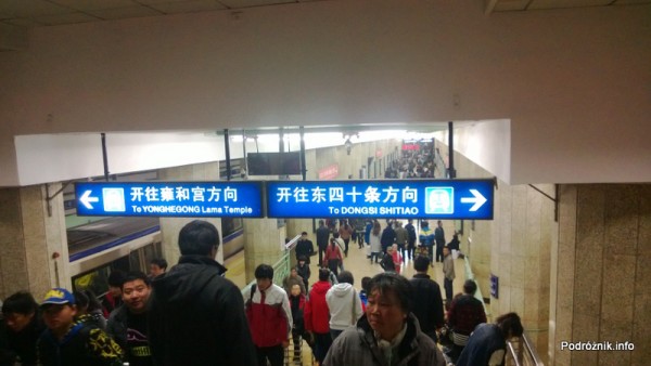 Chiny - Pekin - wnętrze stacji metra Dongzhimen - kwiecień 2013