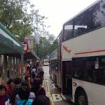 Hongkong - przystanek i autobusy piętrowe przy stacji metra Sheung Shui - kwiecień 2013
