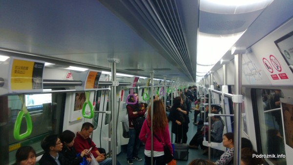 Chiny - Shenzhen - wnętrze wagonu metra - kwiecień 2013