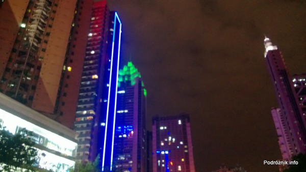 Chiny - Shenzhen - noc - oświetlone wieżowce - kwiecień 2013