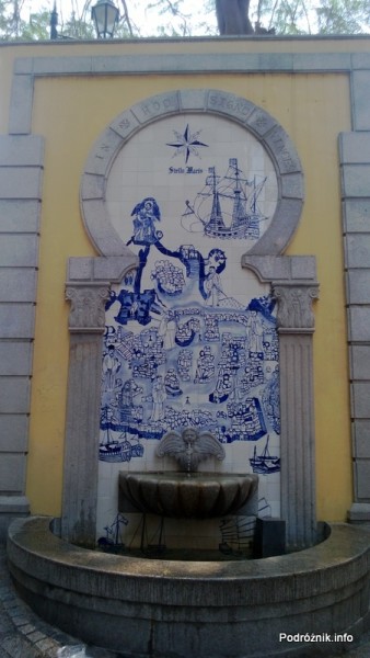 Chiny - Makao - fontanna zdobiona ceramiką w stylu portugalskim - kwiecień 2013