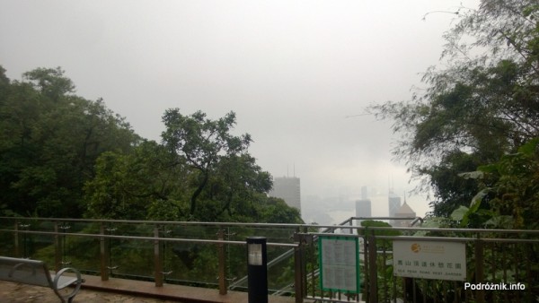 Chiny - Hongkong - Wzgórze Wiktorii (The Peak) - panorama miasta widziana z tarasu widokowego - kwiecień 2013