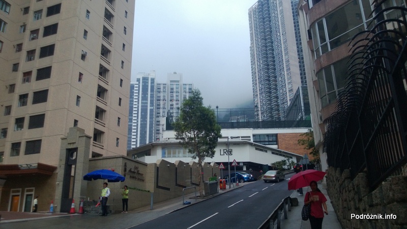Chiny - Hongkong - Wzgórze Wiktorii (The Peak) - droga ostro wpinająca się pod górę - kwiecień 2013