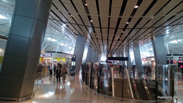 Chiny - Hongkong - lotnisko (Hong Kong International Airport HKG) - wnętrze terminala - kwiecień 2013