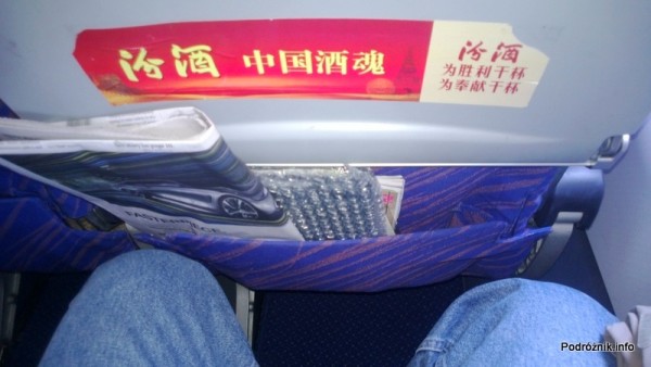 China Southern - Airbus 321 - CZ309 - B-6318 - Klasa ekonomiczna - Economy Class - wnętrze - odstęp między kolanami a poprzedzającym fotelem - kwiecień 2013