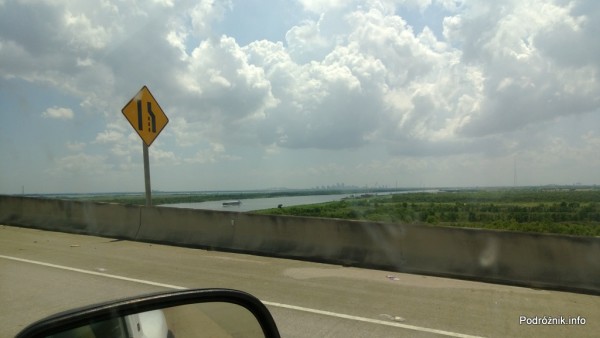 USA - okolice Nowego Orleanu - nad jednym z większych kanałów - czerwiec 2013