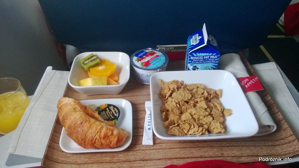 Delta Air Lines - DL5701 - Klasa Pierwsza (First Class) - jedzenie - śniadanie - czerwiec 2013