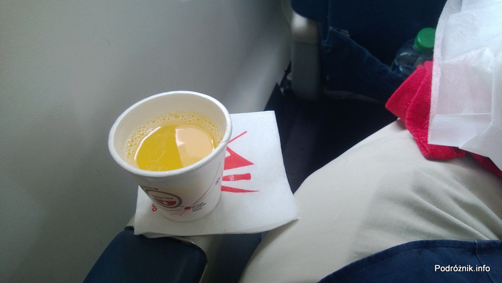 Delta Air Lines - Canadair Regional Jet CRJ-900 - N935XJ - DL3373 - Klasa Pierwsza (First Class) - welcome drink - czerwiec 2013
