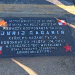 Polska - Babimost - Port Lotniczy Zielona Góra - tablica upamiętniająca wizytę Jurija Gagarina 21 lipca 1961 roku - wrzesień 2017