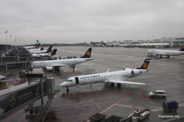 Belgia - Bruksela - Lotnisko Zaventem - brussels airlines lounge - marzec 2012 - widok z okna