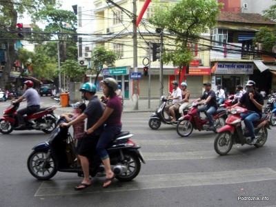 Wietnam - Hanoi - kwiecień 2012 - typowy ruch uliczny