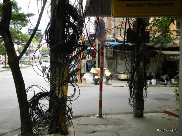 Wietnam - Hanoi - kwiecień 2012 - wiszące kable