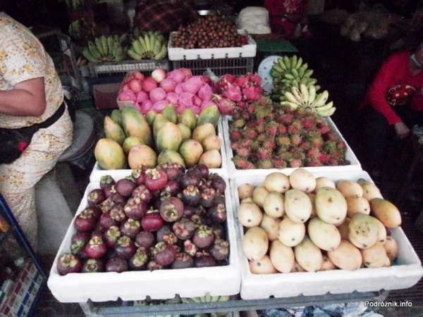 Kambodża - Siem Reap - maj 2012 - owoce egzotyczne