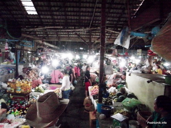 Kambodża - Siem Reap - maj 2012 - bazar późnym wieczorem