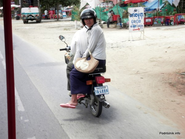 Kambodża - Siem Reap - maj 2012 - ruch uliczny