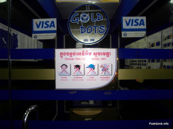 Kambodża - Phnom Penh - maj 2012 - przed bankomatem