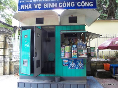 Wietnam - Ho Chi Minh (Sajgon) - maj 2012 - toaleta i kiosk w jednym