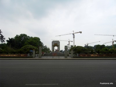 Wietnam - Hanoi - maj 2012 - monument pamięci zaginionych żołnierzy