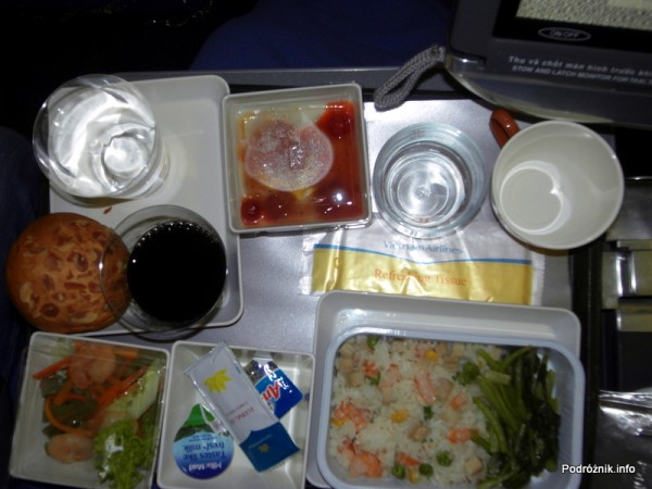 Vietnam Airlines - Boeing 777 - VN-A146 - jedzenie w klasie ekonomicznej - kolacja w stylu azjatyckim
