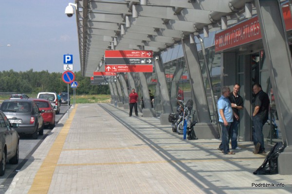 Lotnisko Modlin - przed terminalem