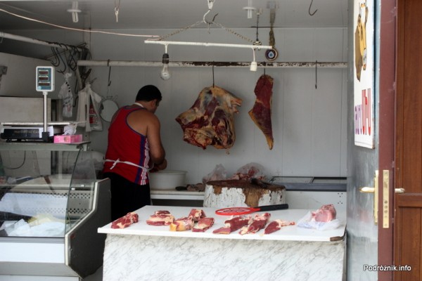 Armenia - Erewan - lipiec 2012 - targowisko na terenie dworca kolejowego - sklep mięsny