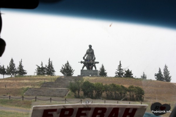 Gruzja - sierpień 2012 - pomnik