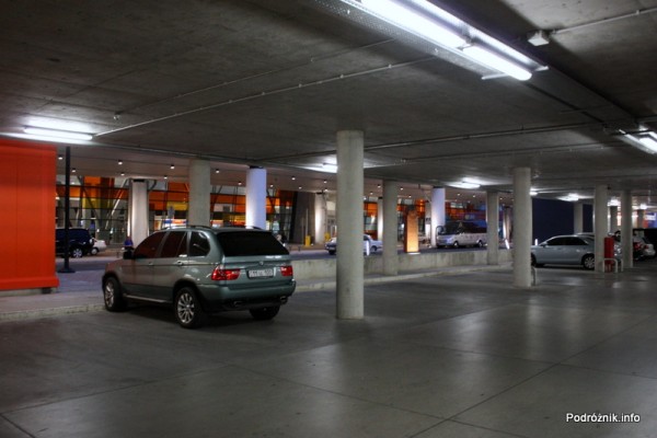 Erewan - Zvartnots International Airport - parking przy terminalu