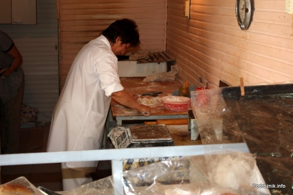Armenia - Erewan - lipiec 2012 - przygotowanie lokalnego jedzenia