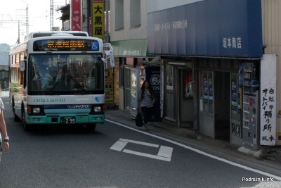 Japonia - Narita - autobus w pobliżu dworca kolejowego - sierpień 2012