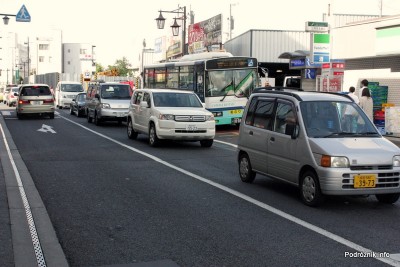Japonia - Narita - samochody jak pudełka - sierpień 2012