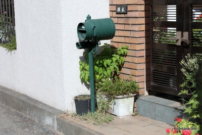 Japonia - Narita - skrzynka na listy zrobiona z bańki na mleko - sierpień 2012