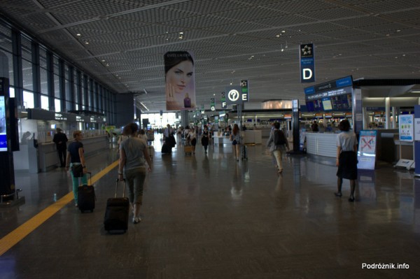Japonia - Tokio Narita - hala odlotów - skrzydło południowe - terminal 2 - sierpień 2012